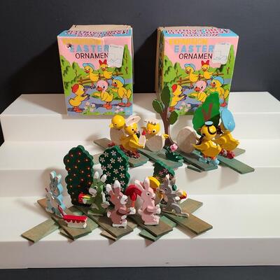 Lot 189: Vintage Japan Expanding Easter/Spring Diaroma