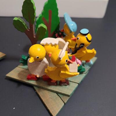 Lot 189: Vintage Japan Expanding Easter/Spring Diaroma