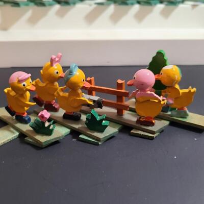 Lot 188: Three Vintage Japan Expanding Diorama Spring/Easter Sets