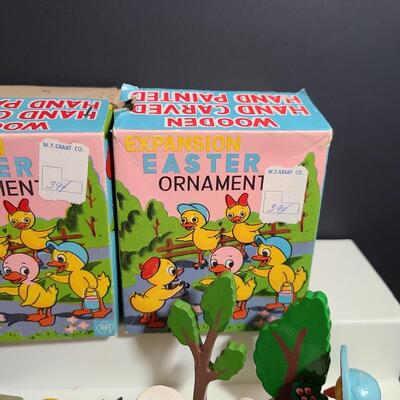 Lot 188: Three Vintage Japan Expanding Diorama Spring/Easter Sets