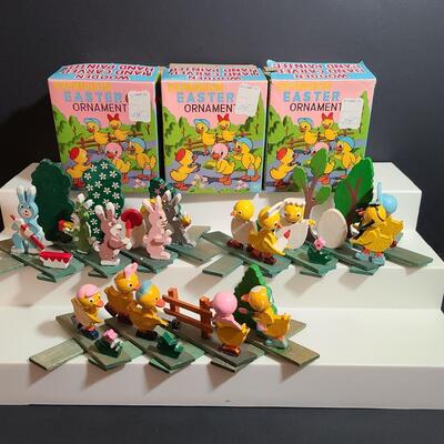 Lot 188: Three Vintage Japan Expanding Diorama Spring/Easter Sets