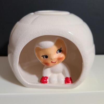 Lot 187: Rare Vintage Howard Holt, Japan,  Igloo "Peeker" Candle Holder