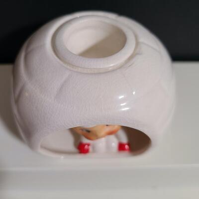 Lot 187: Rare Vintage Howard Holt, Japan,  Igloo "Peeker" Candle Holder