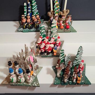 Lot 183: Rare Vintage Japan Expanding Diorama's: Monks, Santa's, Snowmen, Carolers, Reindeer