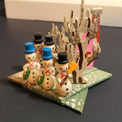 Lot 183: Rare Vintage Japan Expanding Diorama's: Monks, Santa's, Snowmen, Carolers, Reindeer