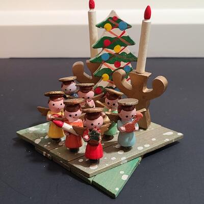 Lot 183: Rare Vintage Japan Expanding Diorama's: Monks, Santa's, Snowmen, Carolers, Reindeer