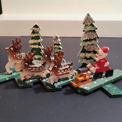 Lot 183: Rare Vintage Japan Expanding Diorama's: Monks, Santa's, Snowmen, Carolers, Reindeer