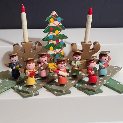 Lot 183: Rare Vintage Japan Expanding Diorama's: Monks, Santa's, Snowmen, Carolers, Reindeer