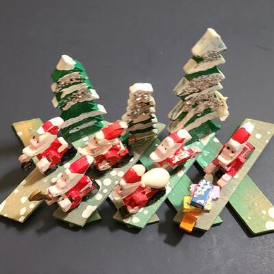 Lot 183: Rare Vintage Japan Expanding Diorama's: Monks, Santa's, Snowmen, Carolers, Reindeer