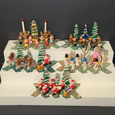 Lot 183: Rare Vintage Japan Expanding Diorama's: Monks, Santa's, Snowmen, Carolers, Reindeer
