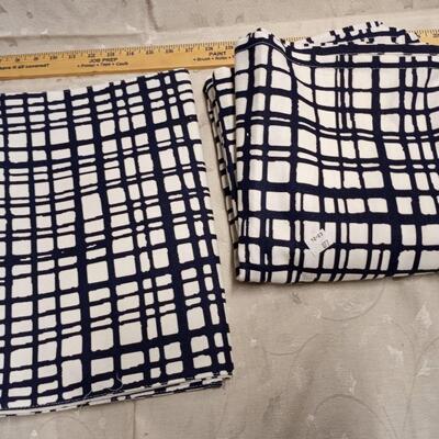 2 black and white table cloths