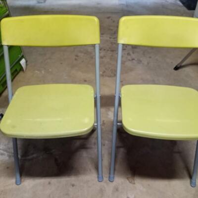 2 green vintage folding chairs