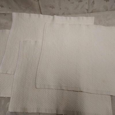 4 White placemats
