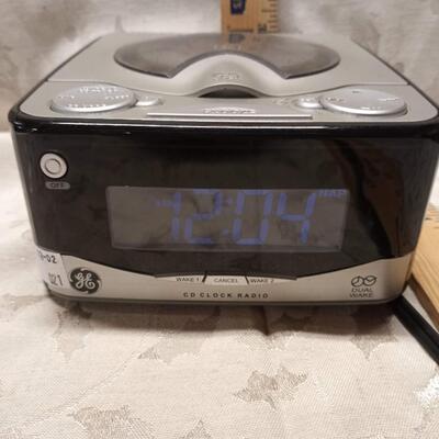 Alarm clock w cd player