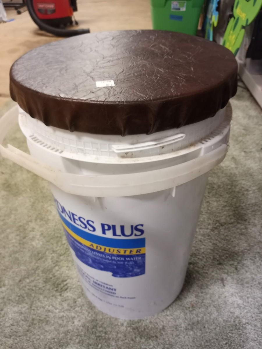 bucket with custom cushion lid