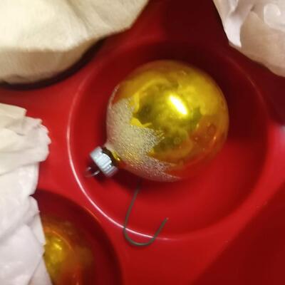 double decker ornament holder, with ornaments