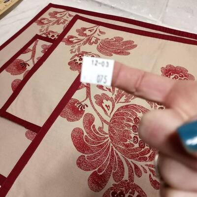 Floral placemats, (4)