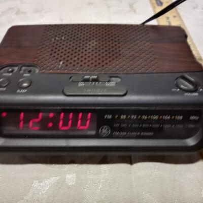GE digital alarm clock radio