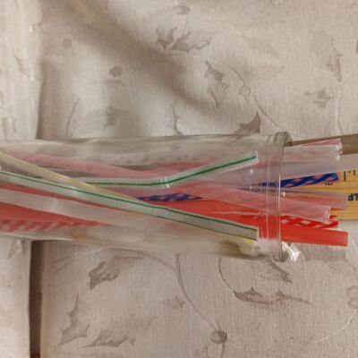 glass jar w straws