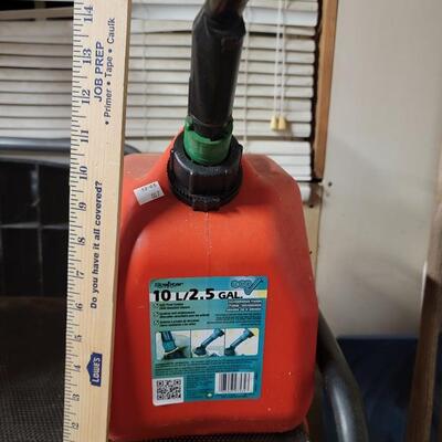 2.5 gallon gas can, green collar