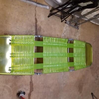 Green folding lounge chair
