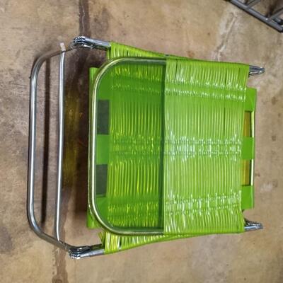 Green folding lounge chair