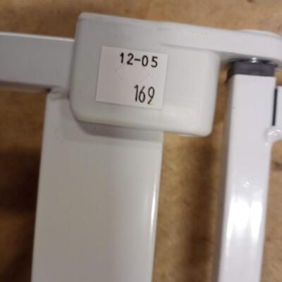 Kid pet gate, with hardware