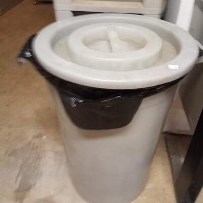 Large storage container, screw on lid