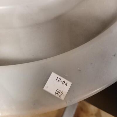 Large storage container, screw on lid