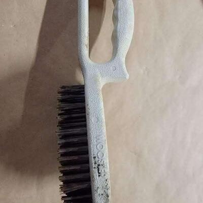 Large wire brush
