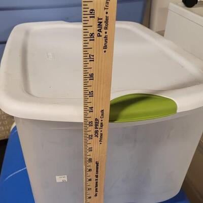 medium tote, white lid, green handles