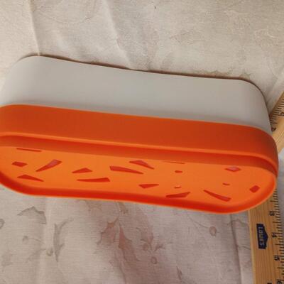 Microwave cooking dish