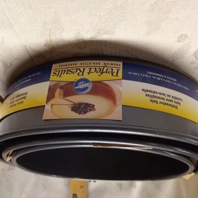 NWT 3 piece bakeware