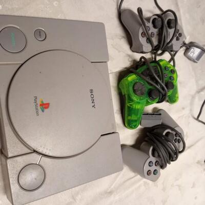 Playstation, untested; 3 controllers