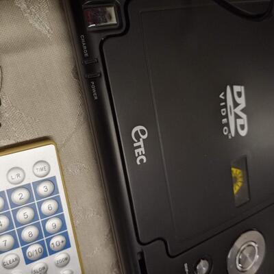 Portable DVD player w remote