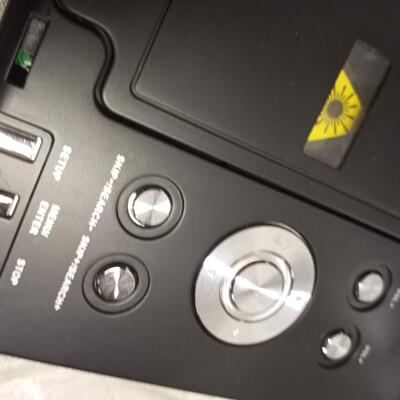 Portable DVD player w remote