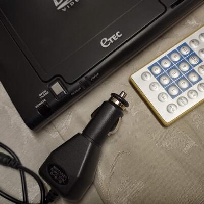 Portable DVD player w remote