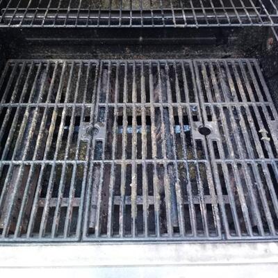 Propane grill, w cover