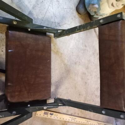 Self climbing tree stand