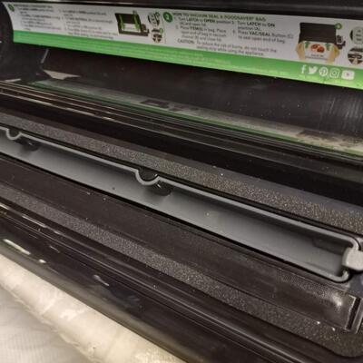Vacuum sealer