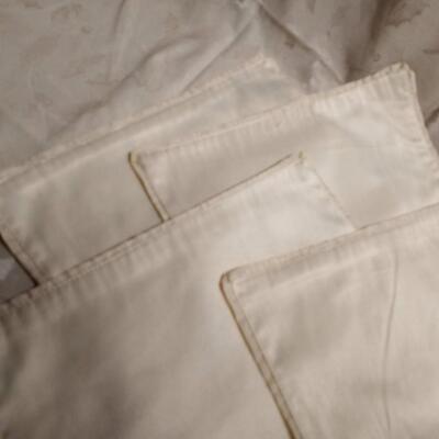 White placemats, (4)