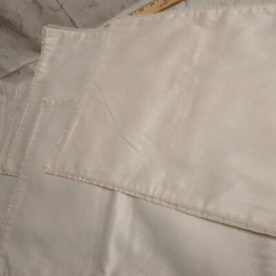 White placemats, (4)