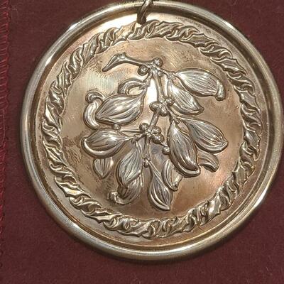 Lot J2: New Vintage Lunt Sterling Medallion 