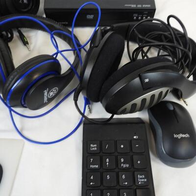 2 KeyBoards, DVD Player, Mouse, Numpad, 1 Gaming Headset, 2 Headphones, Speakers