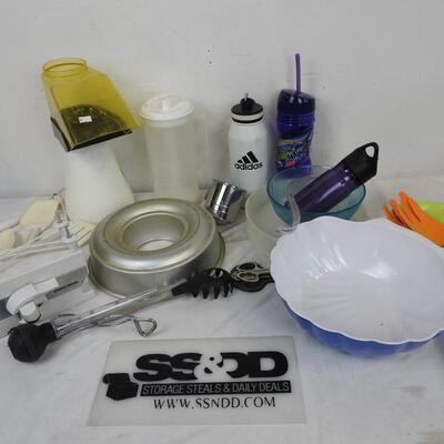 Kitchen Lot 15 Items: Electric Can Opener, Water Bottles, Popcorn Popper, Bowls
