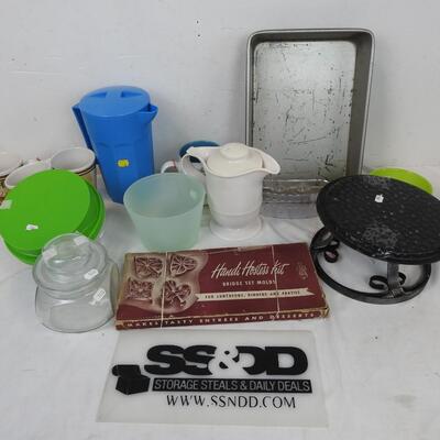 Kitchen Lot: Water Pitcher, 4 Mugs, Plastic Tea Pot, Baking Pan, Glass Container