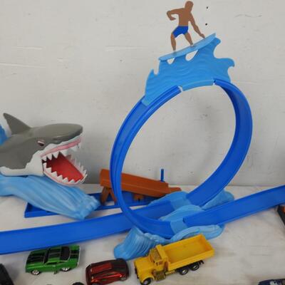 50+ Small Cars: Hotwheel Shark and Water Loop Track, HotWheels Shop