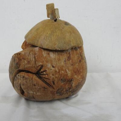 Hawaii Coconut Monkey Carving
