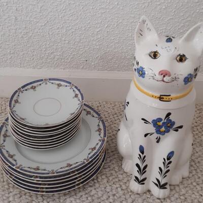 Lot Includes Vintage Car Cookie Jar and Dishes