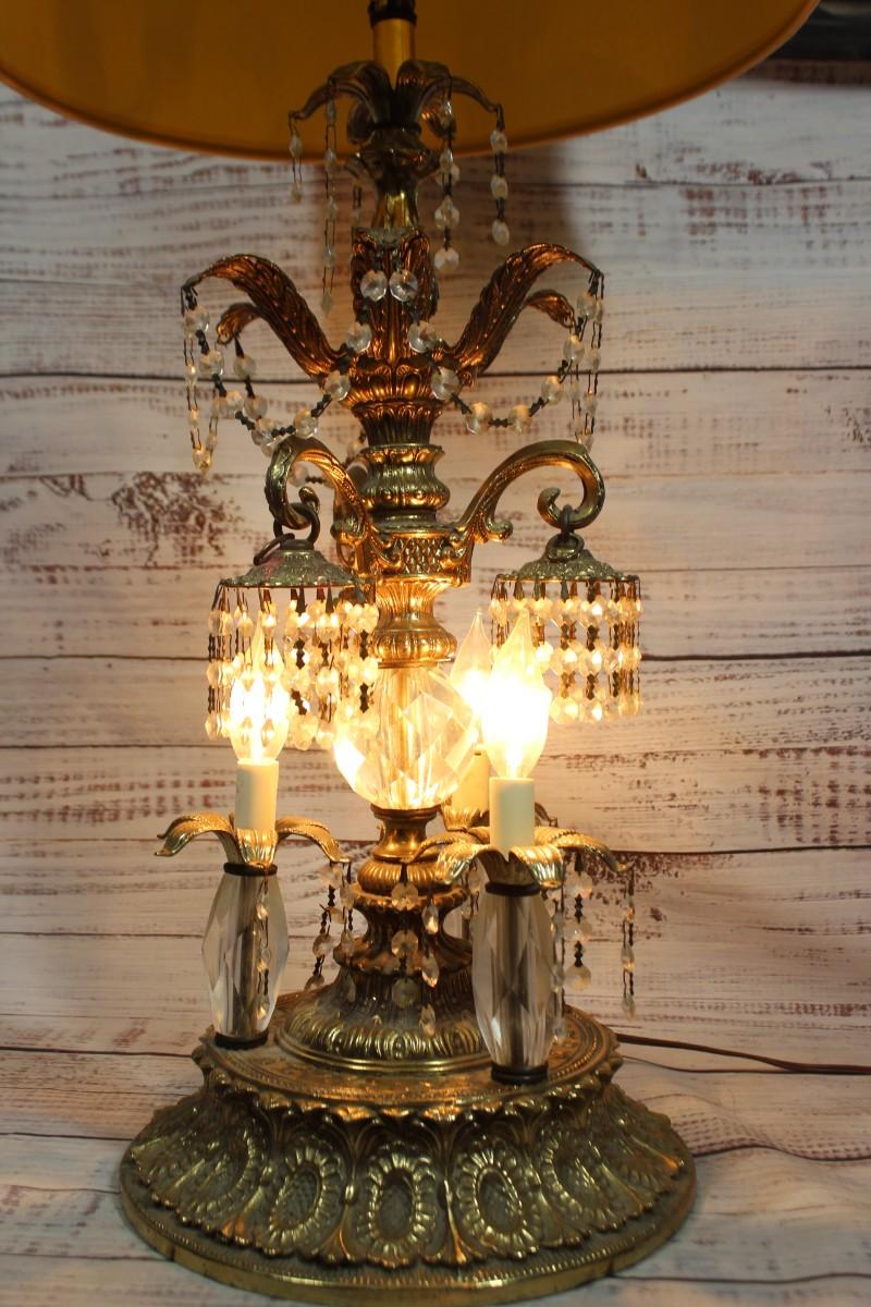 Vintage Hollywood Regency Mid Century Crystal & Brass Table Lamp Light |  EstateSales.org